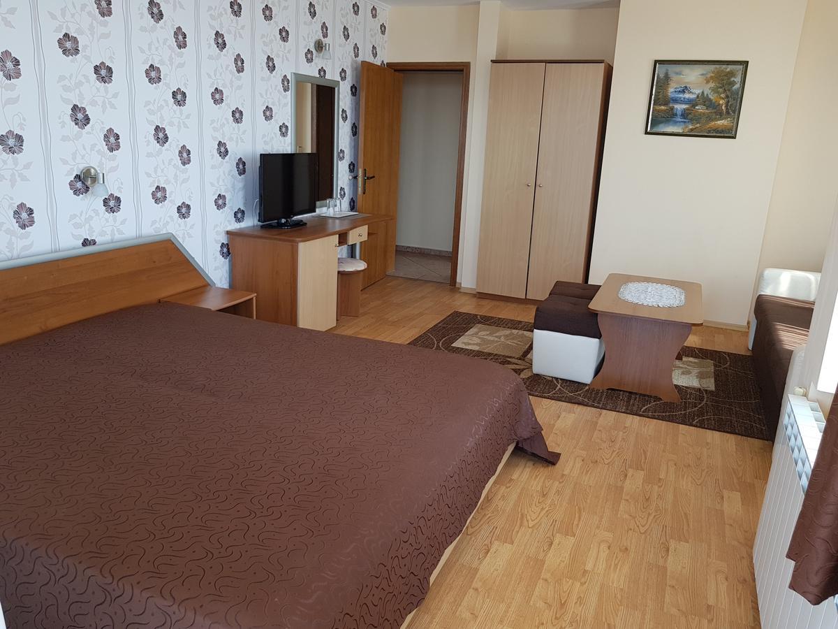 Guest House Ianis Paradise Nesebar Bagian luar foto