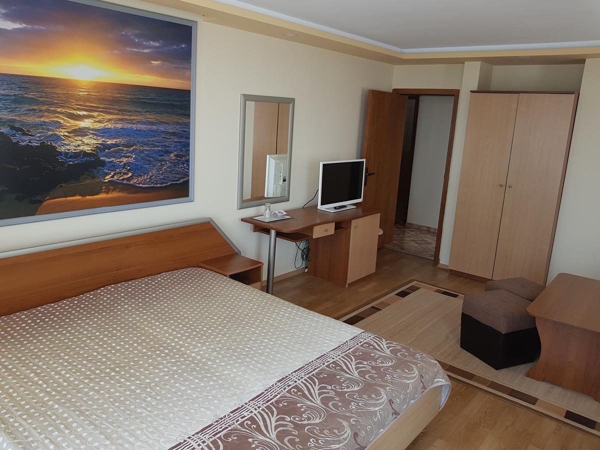 Guest House Ianis Paradise Nesebar Bagian luar foto