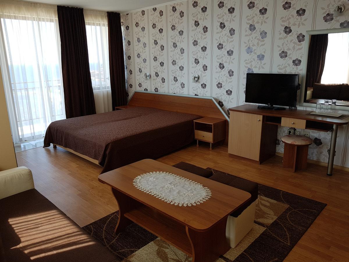 Guest House Ianis Paradise Nesebar Bagian luar foto