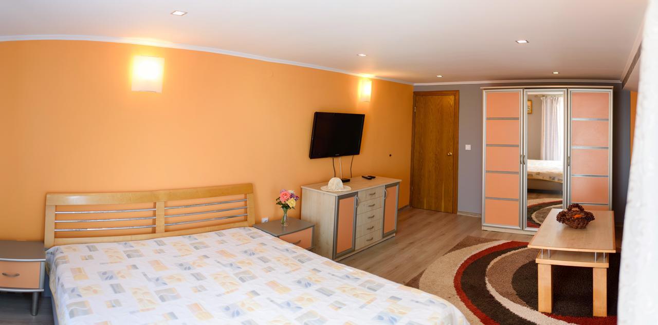 Guest House Ianis Paradise Nesebar Bagian luar foto