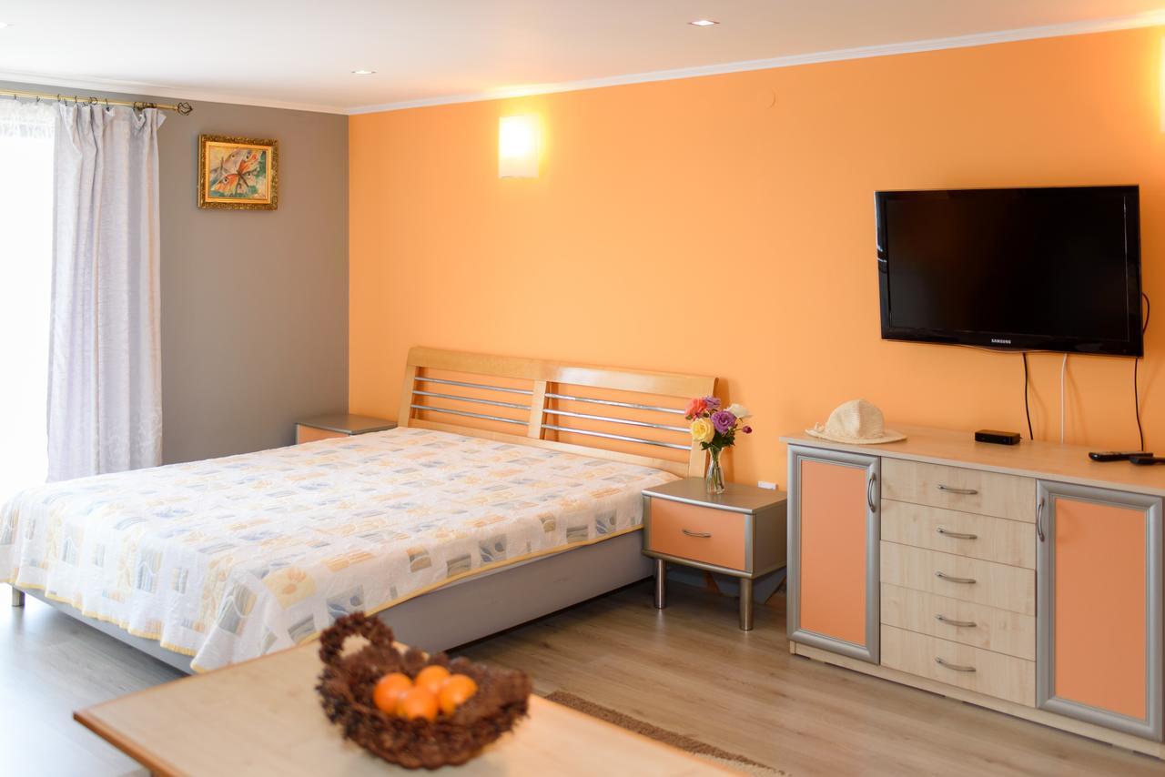 Guest House Ianis Paradise Nesebar Bagian luar foto