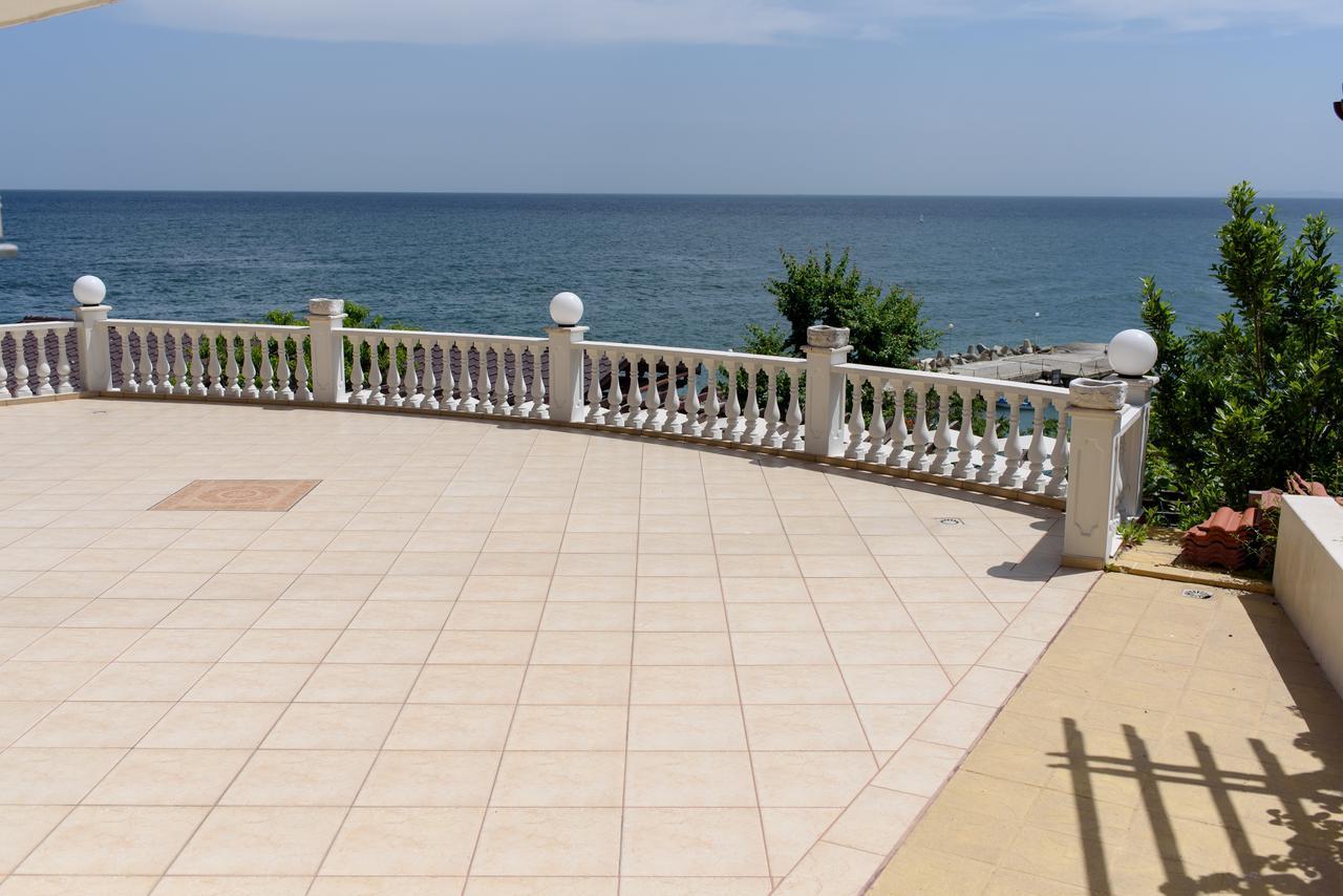 Guest House Ianis Paradise Nesebar Bagian luar foto